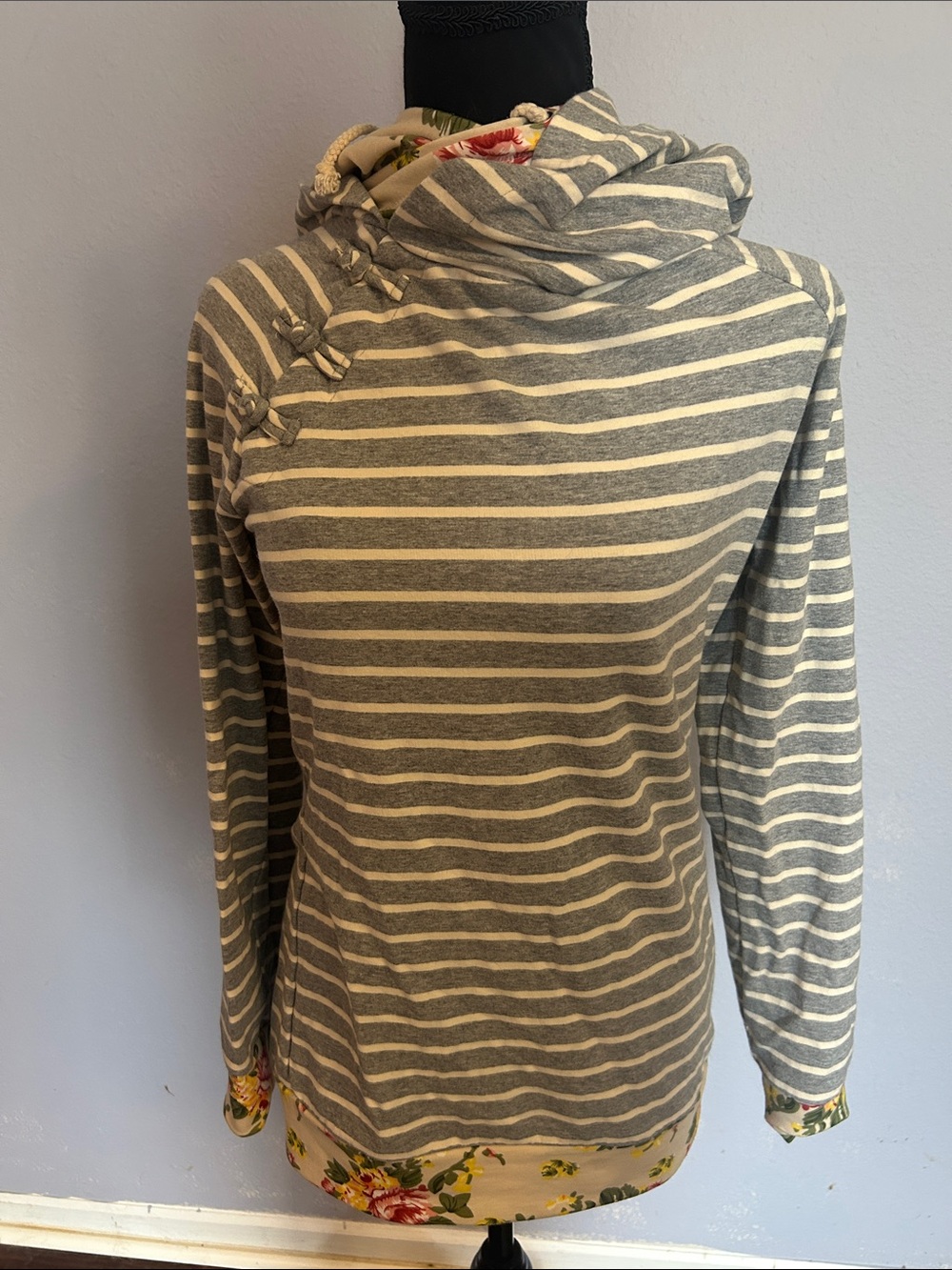 Gray and Cream Striped Women’s Pullover Hoodie Sweater Size Small